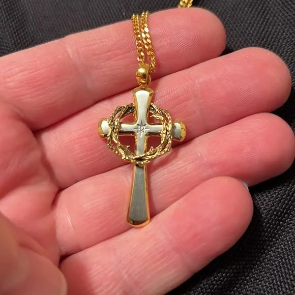 Cross Pendant Necklace with Crown of Thorns