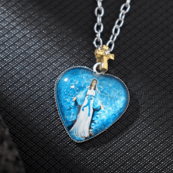 Christianartworkshop Classic Style Heart-shaped Virgin Mary Glass Pendant Necklace