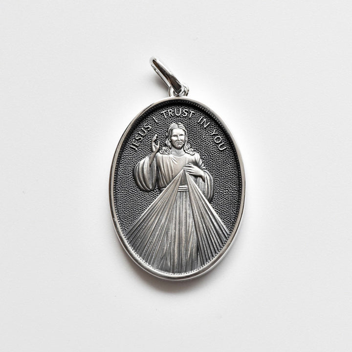 Christianartworkshop Antique Style Sterling Silver Antique Divine Mercy Jesus Oval Medal Necklace - image 2