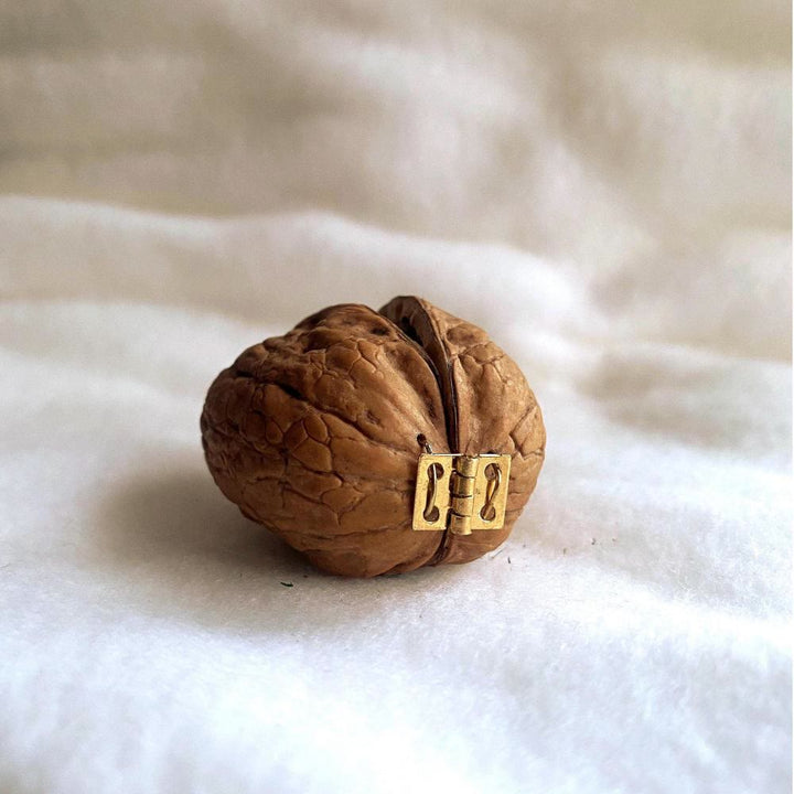 Christianartworkshop Walnut Shell Nativity Ornament: Miniature Holy Scene for Faith-Driven Decor - image 3
