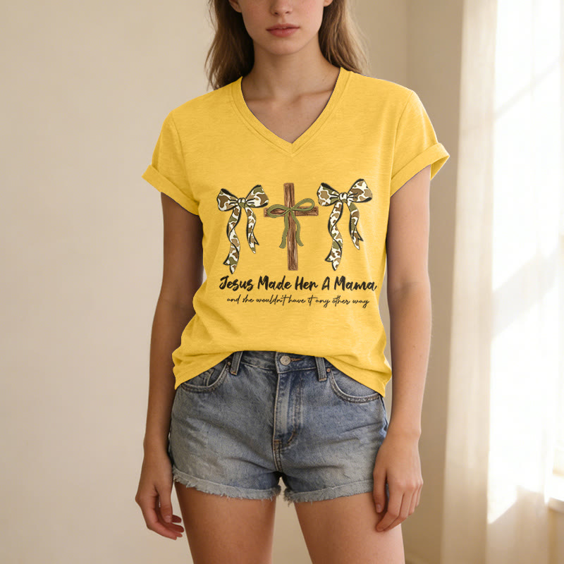 Christianartworkshop Jesus Made Her A Mama And She Wouldn't Have It Any Other Way Casual V-neck T-shirt - image 9