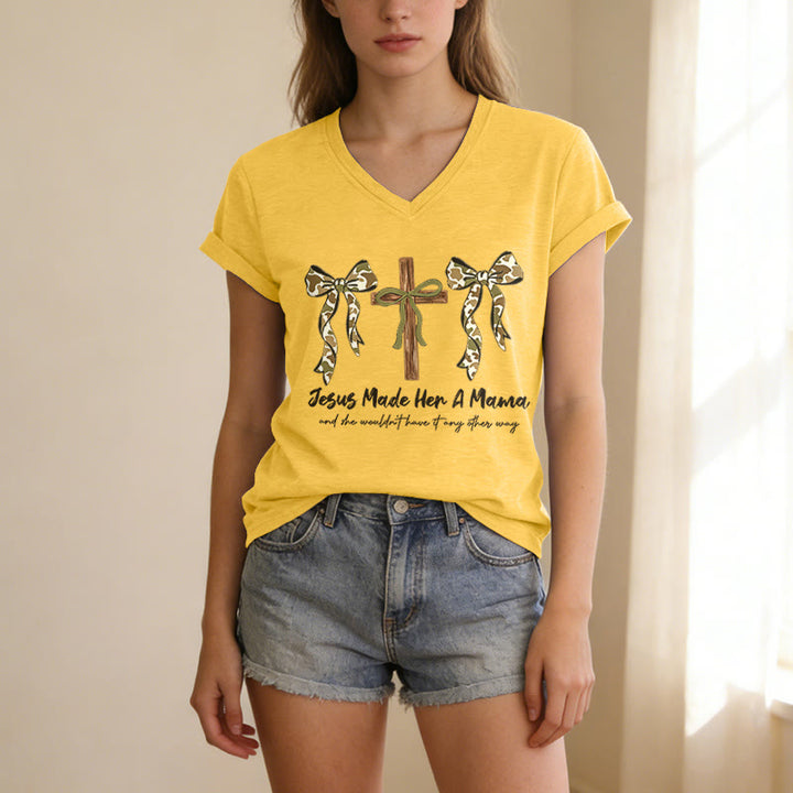 Christianartworkshop Jesus Made Her A Mama And She Wouldn't Have It Any Other Way Casual V-neck T-shirt - image 9