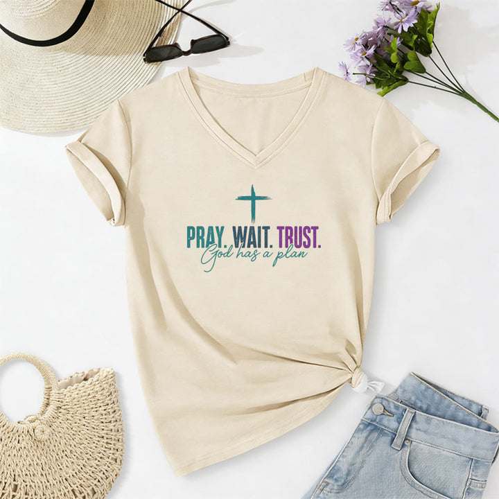 Christianartworkshop Pray Wait Trust God Has A Plan Cross Print Casual V-neck T-shirt - Beige - 2XL - image 2