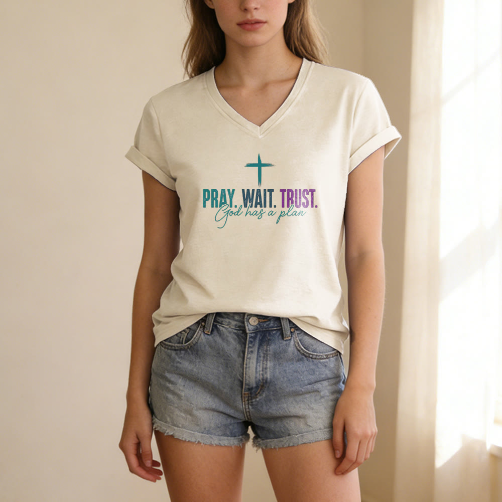 Christianartworkshop Pray Wait Trust God Has A Plan Cross Print Casual V-neck T-shirt - image 3