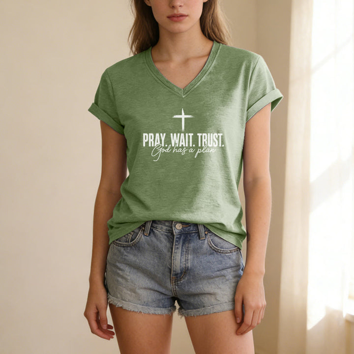 Christianartworkshop Pray Wait Trust God Has A Plan Cross Print Casual V-neck T-shirt - image 7