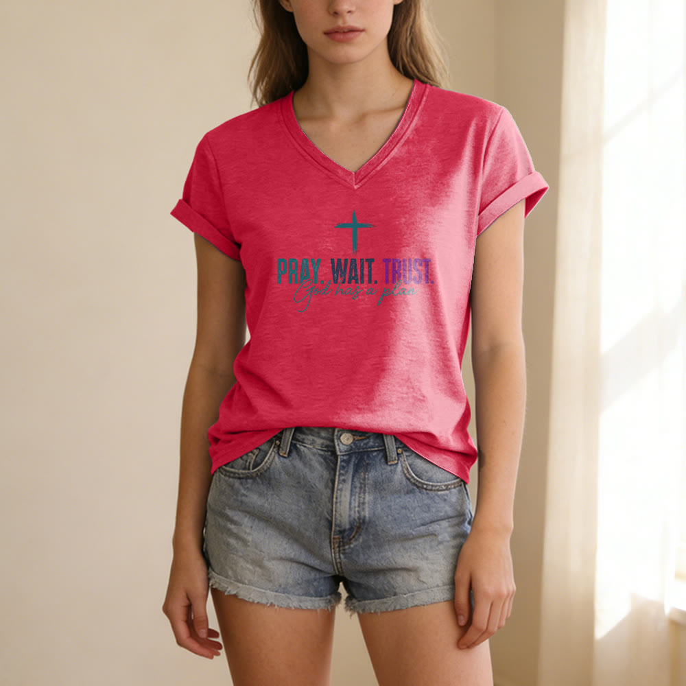 Christianartworkshop Pray Wait Trust God Has A Plan Cross Print Casual V-neck T-shirt - image 23