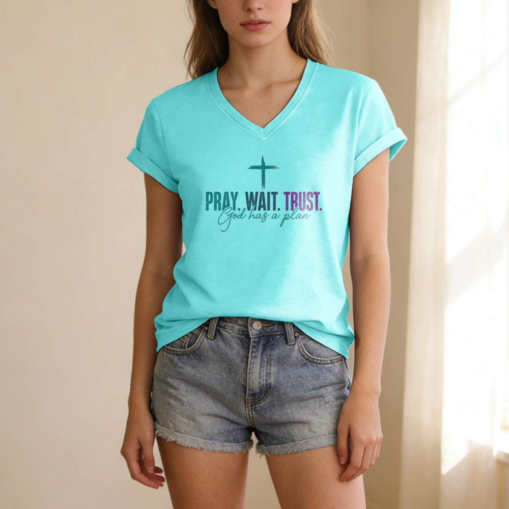 Christianartworkshop Pray Wait Trust God Has A Plan Cross Print Casual V-neck T-shirt - image 9