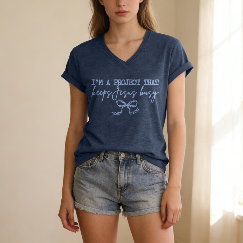 Christianartworkshop "I’m A Project That Keeps Jesus Busy" Bow Script Casual V-neck T-shirt - image 5