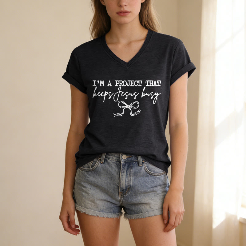 Christianartworkshop "I’m A Project That Keeps Jesus Busy" Bow Script Casual V-neck T-shirt - image 13