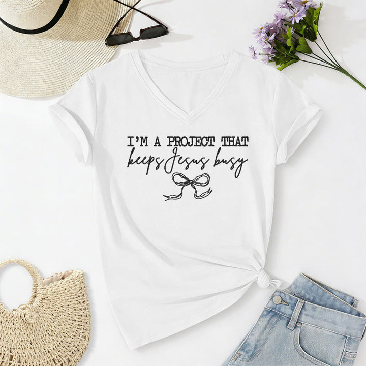 Christianartworkshop "I’m A Project That Keeps Jesus Busy" Bow Script Casual V-neck T-shirt - White - 2XL - image 18