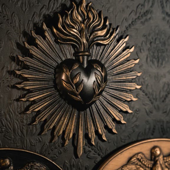 Christianartworkshop Flame Top Sacred Heart Radiant Resin Wall Art: Emblem of Eternal Heavenly Radiance - Black - image 0