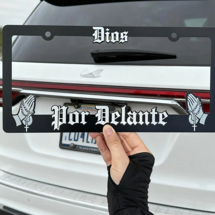 Christianartworkshop Dios Por Delante License Plate Frame with Praying Hands: Token Of Peaceful Daily Spiritual Serenity - image 3
